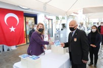 Yaşlılara Saygı Haftası'nda Cevat Şakir Kitabı Hediye Edildi