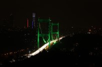 İstanbul'da Köprüler Yeşil Renk İle Aydınlatıldı