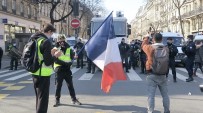 Fransa'nın Birçok Kentinde Irkçılık Ve Polis Şiddeti Protesto Edildi