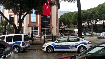 İzmir'de Karısını, Kayınvalidesini Ve Eşinin Akrabasını Öldüren Zanlı Tutuklandı