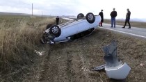 Konya'da Devrilen Otomobildeki Anne Ve İki Çocuğu Yaralandı Haberi