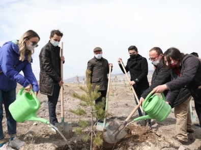 Başkan Çolakbayrakdar, Gara Ve Bitlis Şehitlerinin Anısına Ağaç Dikti