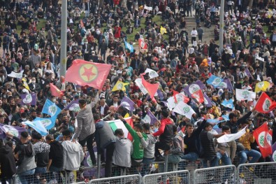 Diyarbakır'da Nevruz Etkinliğinde Terör Örgütü Propagandası