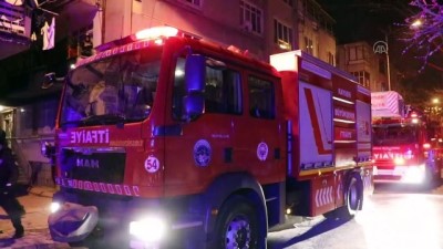 Kayseri'de Apartmanda Çıkan Yangında Balkonda Mahsur Kalan 8 Kişilik Aileyi İtfaiye Kurtardı