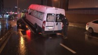 Küçükçekmece'de Kaza Yapan Polis Minibüsü Yan Yattı Açıklaması 2 Yaralı