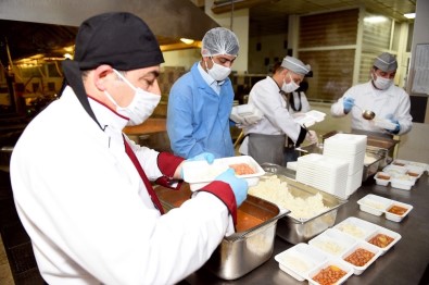 Seyhan'da Hiç Kimse Aç Ve Açıkta Kalmayacak