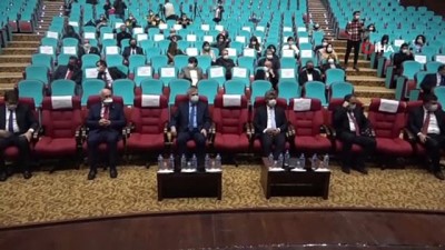 Acil Sağlık Çalışanları Uşak Üniversitesi Tarafından Tasarlanan Yeni Kıyafetlerini Podyumda Tanıttı