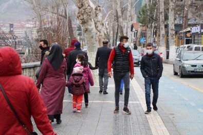 Amasya'da Doğum Günü Kutlaması Sonrası Aynı Aileden 13 Kişi Korona Virüse Yakalandı