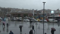 İstanbul'da Gök Gürültülü Sağanak Yağış Başladı Haberi