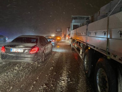 Afyonkarahisar-Antalya Karayolu Kar Nedeniyle Ulaşıma Kapandı