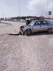 Bolvadin'de Trafik Kazası Açıklaması 2 Yaralı