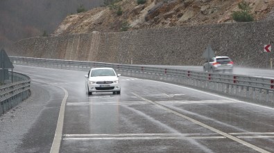 Deniz Sarıya Boyandı, Yağmur Ve Sis Etkili Oldu