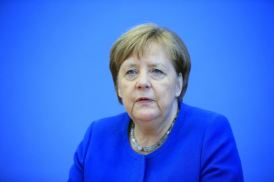 Merkel itiraf etti: Peşimizi bırakmıyor