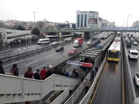 Metrobüste Dikkat Çeken Yoğunluk