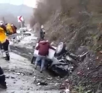Şarampole Uçan Otomobil Takla Attı Açıklaması 2 Yaralı