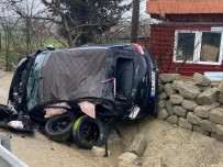 Taklalar Atan Lüks Otomobil Hurdaya Döndü Açıklaması 4 Yaralı Haberi