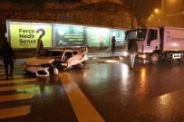 Başkent'te Lüks Otomobil Kar Küreme Aracına Çarparak Hurdaya Döndü Açıklaması 2 Yaralı