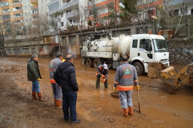 Bingöl Belediyesi'nden Yoğun Sel Mesaisi