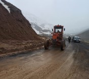 Bingöl'de Heyelan Nedeniyle Kapanan Yol Açıldı