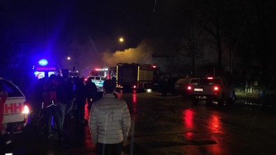 Bursa'da Fabrika Yangını...Milyon Değerindeki Malzemeler Küle Döndü
