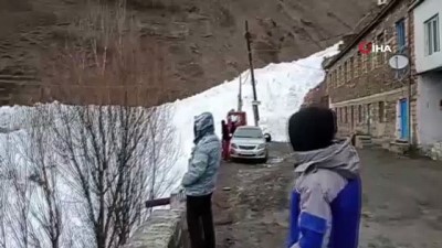 Dağıstan'da Yola Çığ Düştü Açıklaması 9 Köyle İrtibat Kesildi