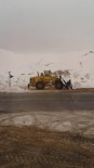 Eğribel'de Kar Yağışı Sürücülere Zor Anlar Yaşatıyor