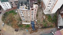 İstanbul'da İstinat Duvarının Çökme Anı Kamerada Haberi