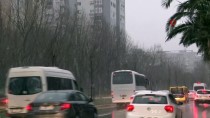 İstanbul'da Kar Yağışının Etkisiyle Trafikte Yoğunluk Yaşanıyor