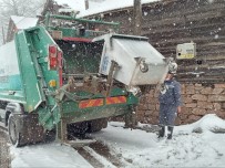 Kepsut'ta Kırsal Mahallelere Kar Yağışı Devam Ediyor