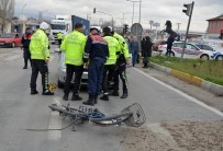 Otomobilin Çarptığı Bisiklet Sürücüsü Ağır Yaralandı Haberi