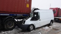 Patlayıcı Madde Yüklü Minibüs Tıra Çarptı Açıklaması 1 Ölü, 1 Yaralı Haberi