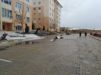 Van'da Fırtına Çatıları Uçurdu