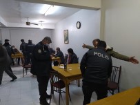 Adana'da Kahvehaneye Polis Baskını Açıklaması 8 Kişiye Kısıtlamayı İhlalden Para Cezası