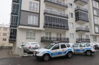 Barışmak İçin Gittiği Kız Arkadaşı Kapıyı Açmayınca Silahla Kendini Vurdu