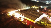 Çekmeköy'de Korkutan Fabrika Yangını Havadan Görüntülendi Haberi