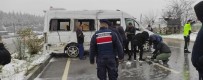 Diyaliz Hastalarını Taşıyan Minibüs Devrildi Açıklaması 4 Kişi Yaralandı