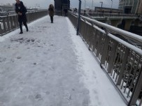 SARIYER - İstanbul'da kar rezaleti: Tuzlama yapılmadı araçlar yolda kaldı