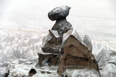 Kapadokya Bahar Ayında Beyaza Büründü