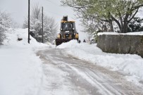 Karla Kaplanan Yolları Açık Tutma Mücadelesi Sürüyor