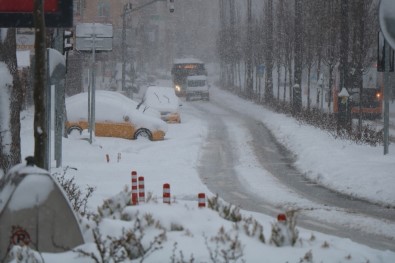 Kırşehir'de Kar Yağışı Etkili Oluyor