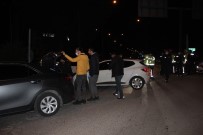 Narkotik Ekiplerinden Kaçan Araç İçerisinden Bir Valiz Dolusu Uyuşturucu Çıktı