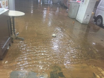 Silvan'da Aşırı Yağış Nedeniyle Birçok İş Yerini Su Bastı