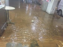 Silvan'da Aşırı Yağış Nedeniyle Birçok İş Yerini Su Bastı Haberi