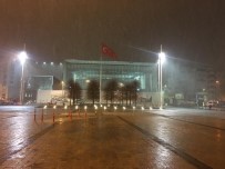 Taksim'de Kar Yağışı Etkili Oldu