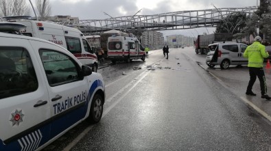 Uşak'ta 2 Trafik Kazasında 5 Kişi Yaralandı