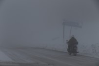 Araçlar Yollarda Kaldı, Kar Sürücülere Zor Anlar Yaşattı