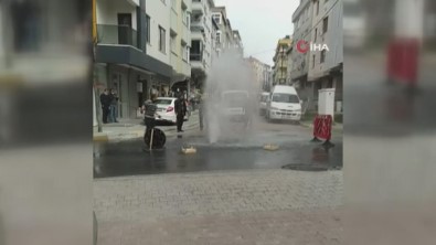 Avcılar'da İSKİ Çalışmasında Su Borusu Patladı, Litrelerce Su İsraf Oldu