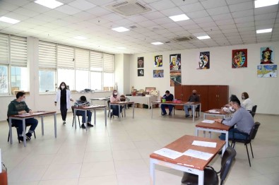 Engelli Kursiyerler Duygularını Renklerle Anlattı