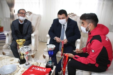 Kaymakam Avcı, Milli Atlet Sezgin Ataç'ı Ziyaret Etti