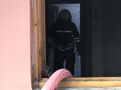 Konya'da Apartman Dairesinde Çıkan Yangın Korkuttu